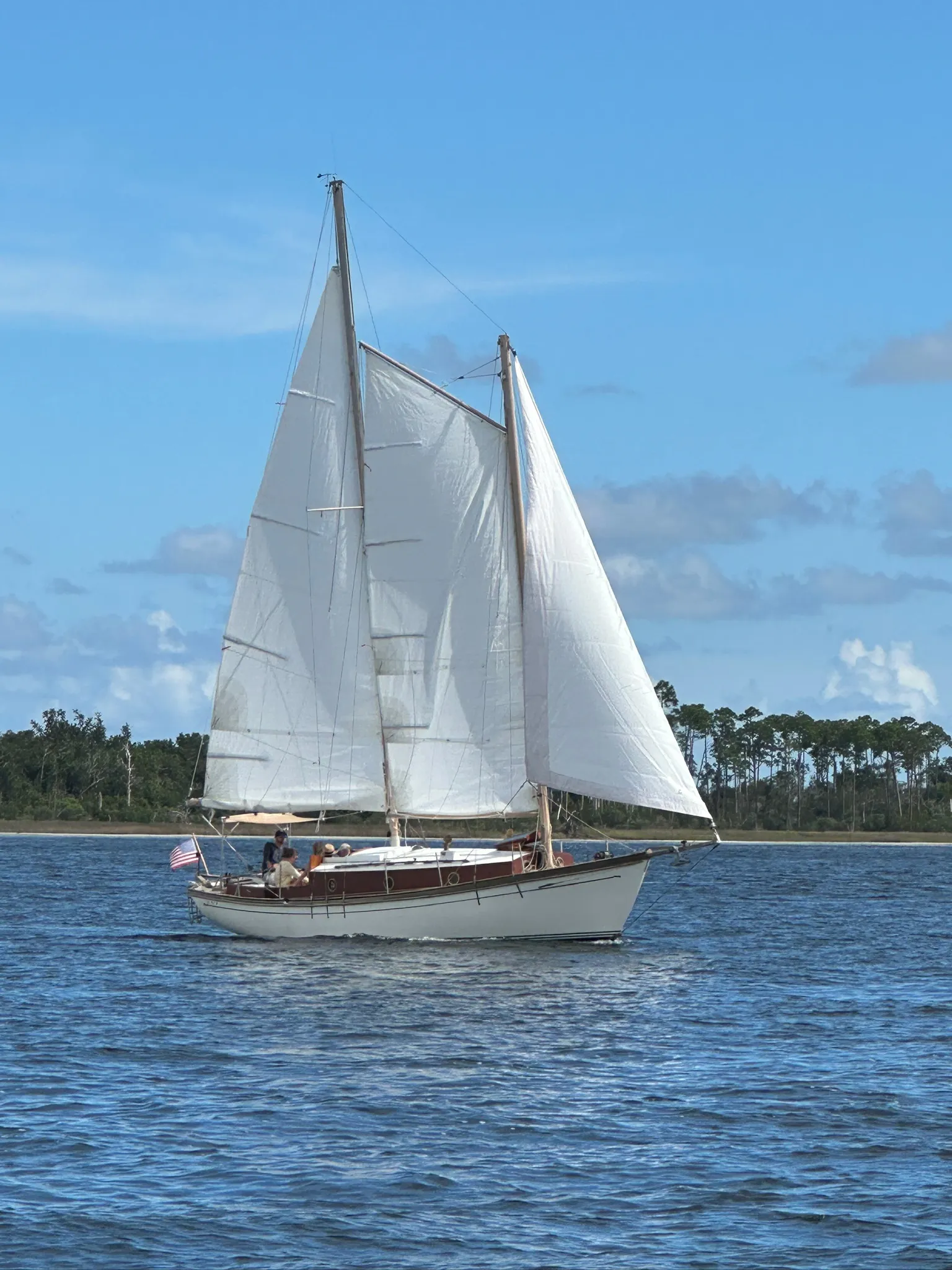 The sailboat under full sail on the Emerald Coast